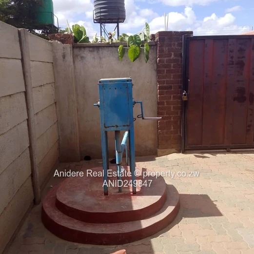 Dzivarasekwa Brick 4-Bed: Walled, Paved & Fitted Kitchen