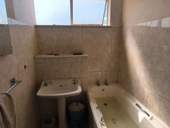 2 Bedroom Flat & Apartment