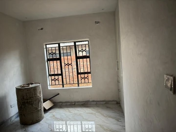 2 Bedroom Flat & Apartment