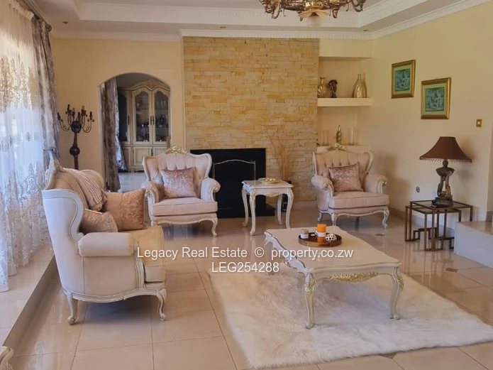 Borrowdale: Grand 9-Bed Residence on 4000m² with Borehole