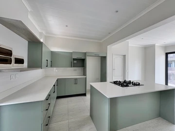 2 Bedroom Flat & Apartment