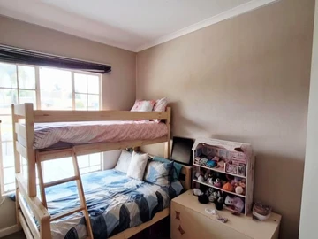 2 Bedroom Flat & Apartment
