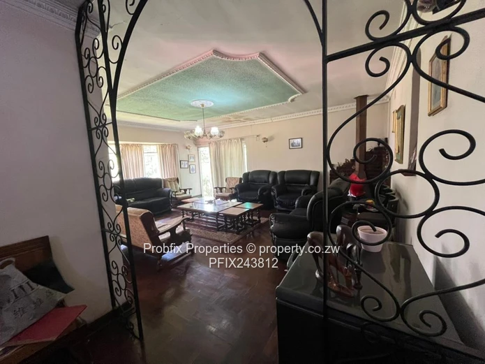  Spacious Family Home with Guest Wing & Cottage | Hatfield North