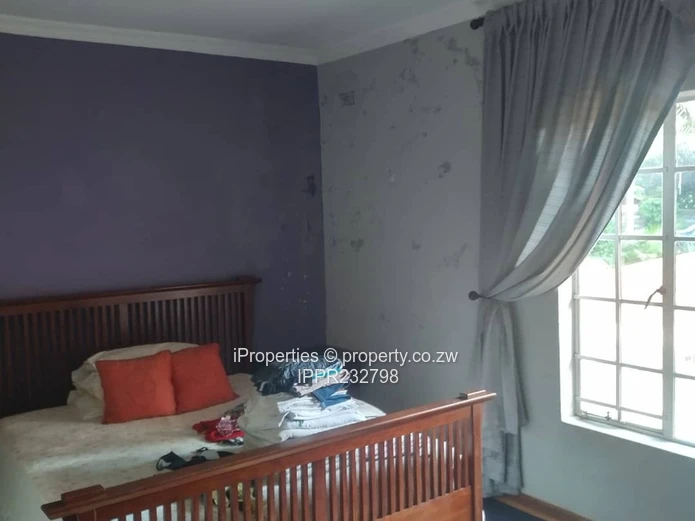 Spacious  old money  Property in Old Mazowe 