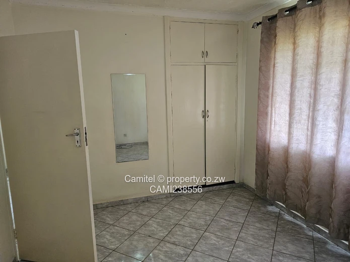 Avonlea Modern  3-Bed Home with Gourmet Kitchen & Boreholea