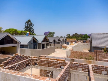 4 Bedroom Flat & Apartment