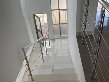 3 Bedroom Flat & Apartment