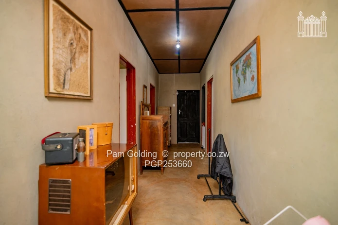 Beautiful Four- Acre Property In Cromlet