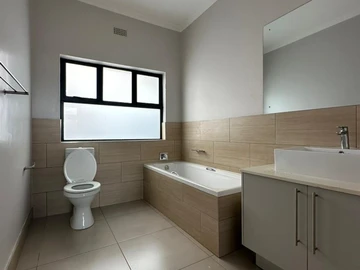 4 Bedroom Flat & Apartment