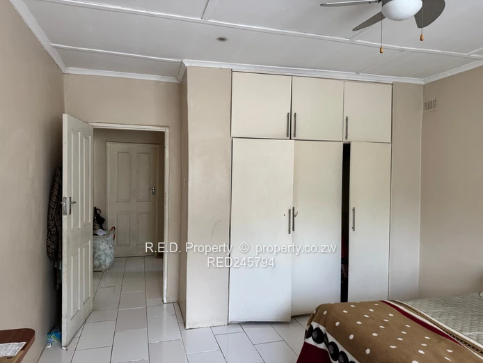 Family Home In The Heart of Burnside!