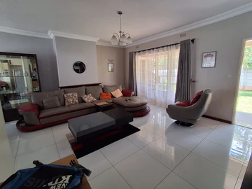 3 Bedroom Flat & Apartment