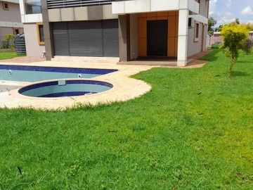 5 Bedroom House