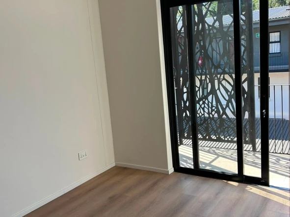 2 Bedroom Flat & Apartment