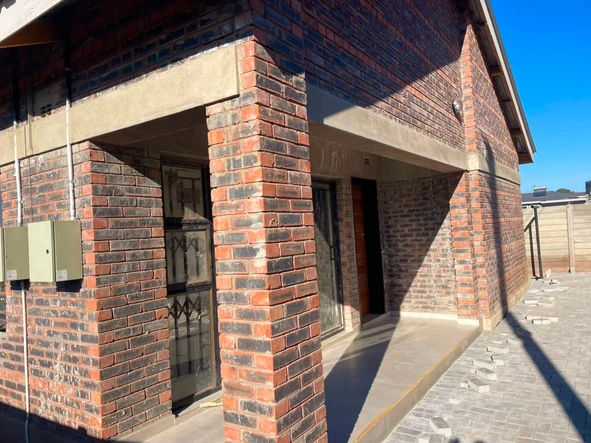 3 Bedroom Flat & Apartment