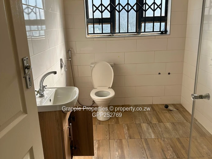 Westgate Adlyn Neat 2 bed garden flat