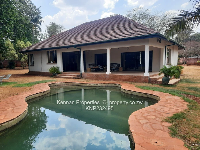 4 Bedroomed Family Home with Lovely Cottage.