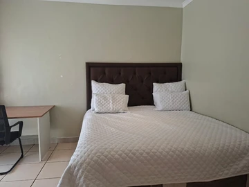 4 Bedroom Flat & Apartment