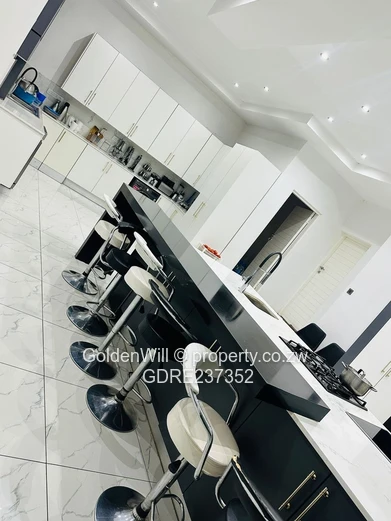 Gletwin 6 Bedroomed House To Rent