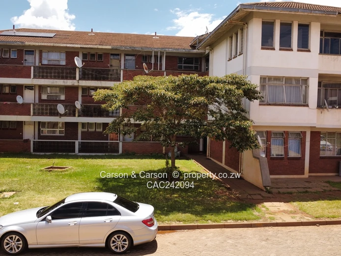 2-Bed Flat in Eastlea: Quiet Courtyard & Borehole (Sole Mandate)