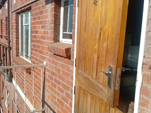 3 Bedroom Flat & Apartment