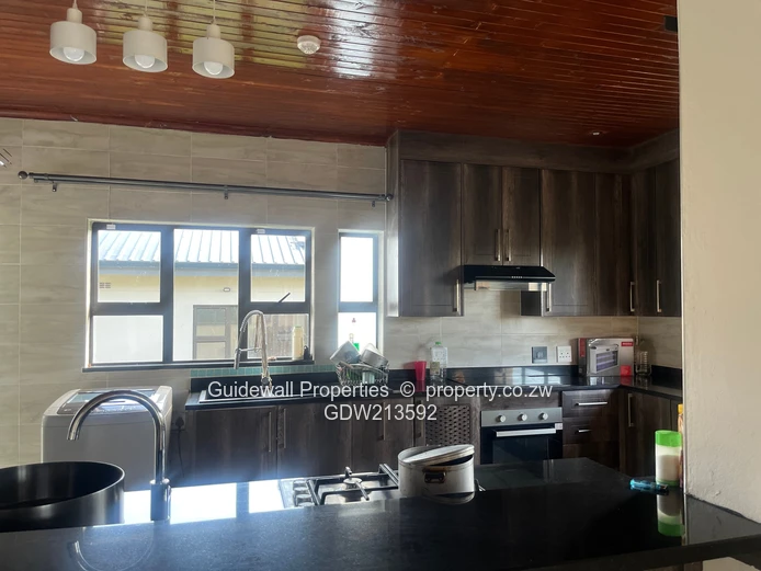 4 beds house to rent  in Sunway city