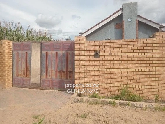 Secure Walled 3-Bed Home in Rydale Ridge - Garage, Verandah