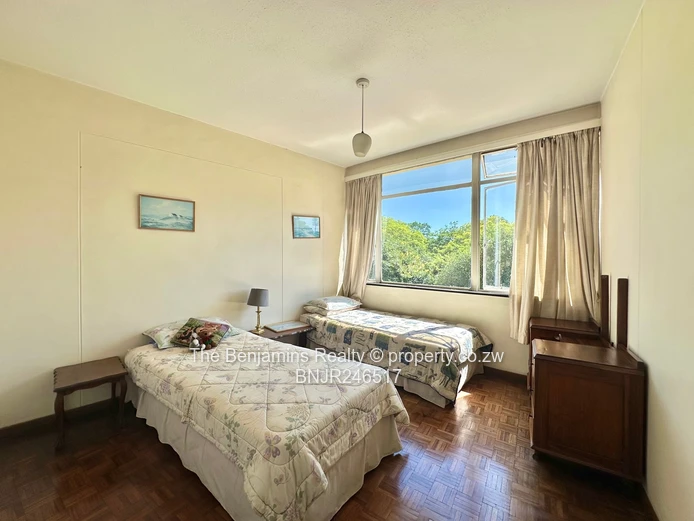 Spacious 3 Bedroom Apartment - Avenues