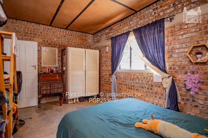 Beautiful Four- Acre Property In Cromlet
