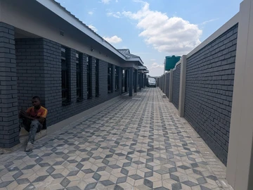 2 Bedroom Flat & Apartment