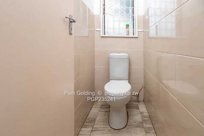 Spacious ground floor apartment in a well located complex