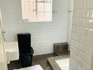 3 Bedroom Flat & Apartment