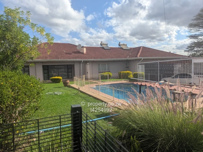 Greystone Park neat 6 bedroomed house to Rent 