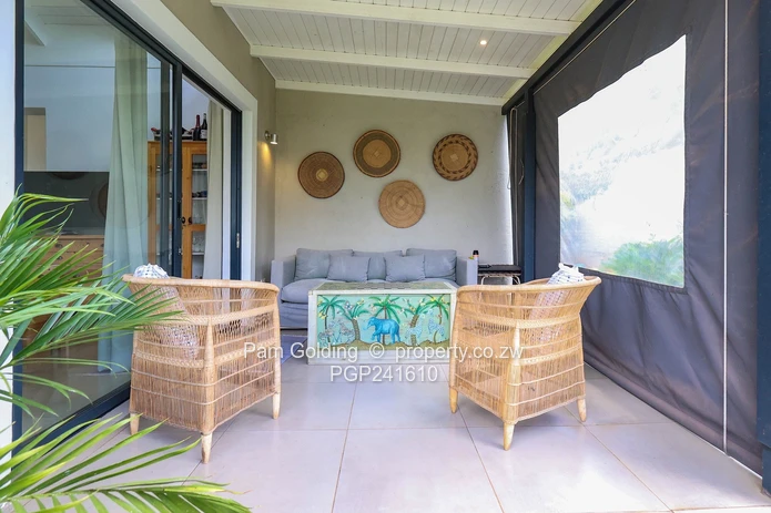 3 Bedroom Town House For Sale in Highlands