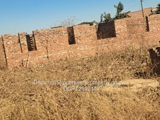 **Glaudina Nenyasha – Incomplete House for Sale | 630m²**