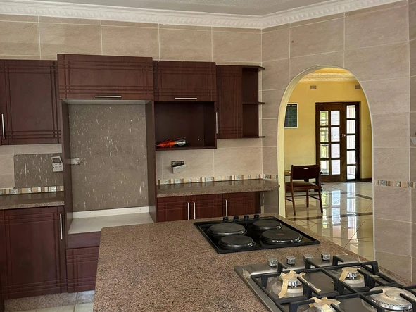 6 Bedroom House