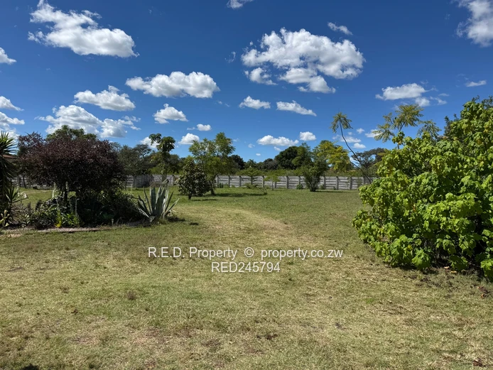 Family Home In The Heart of Burnside!