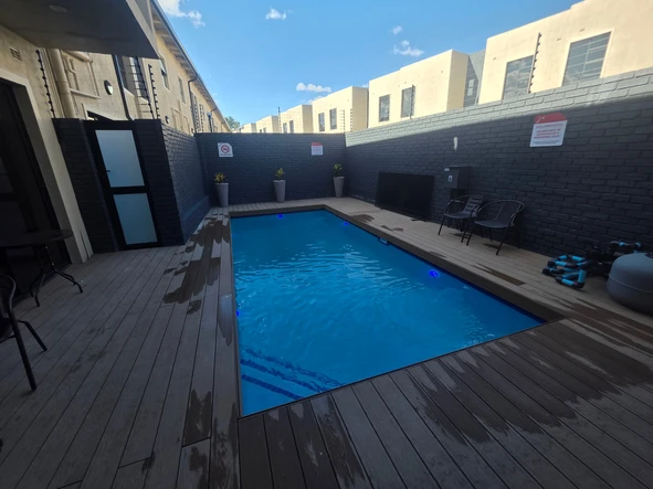 2 Bedroom Flat & Apartment