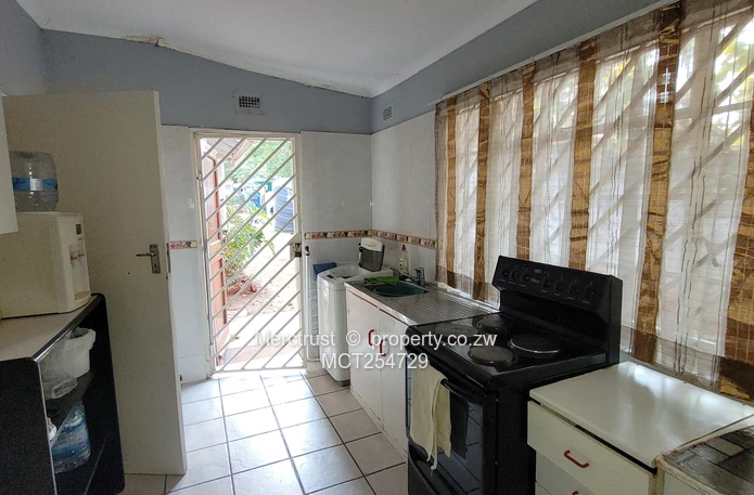 Spacious, immaculate garden flat! (Sole Mandate)