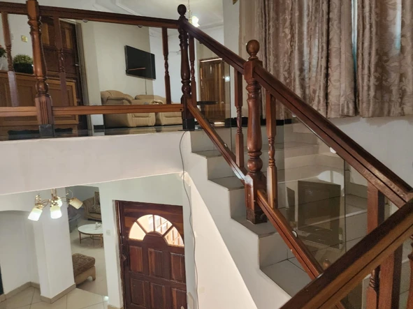 6 Bedroom House