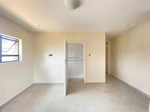 4 Bedroom Flat & Apartment