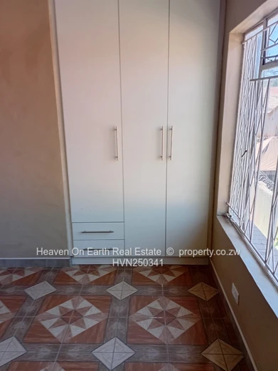 Double storey house and cottage to let  (Sole Mandate)