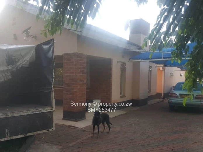 Spacious 3-Bed Home on 1800m² with Borehole — Mabelreign