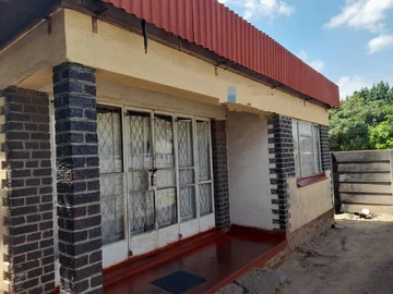Spacious 7-Bedroom Home in Glen Norah – Ideal Family Living!