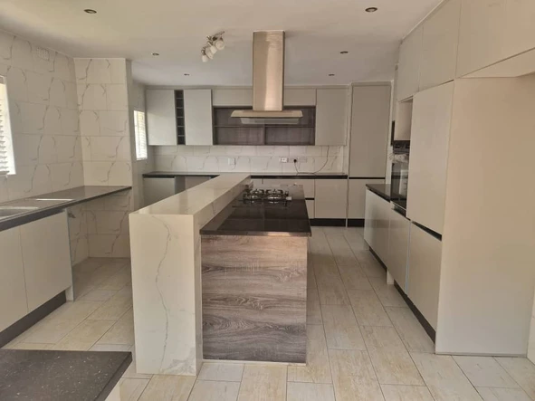 6 Bedroom House