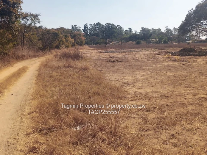 *COMMERCIAL STAND FOR SALE - 10 HECTARES*  ?? Along Arcturus Road, Opposite Manresa, Harare East ?? 