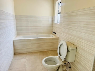 2 Bedroom Flat & Apartment