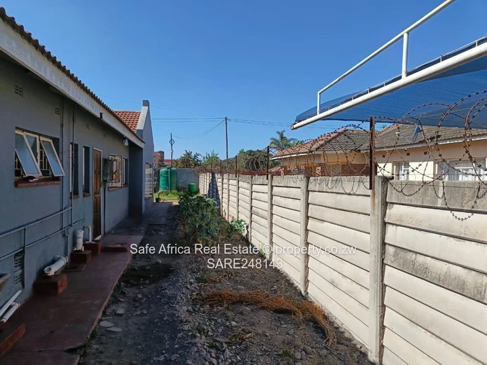 Waterfalls Mainway Meadows – Elegant 3-Bedroom Family Home for Sale