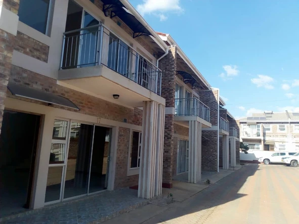 3 Bedroom Flat & Apartment