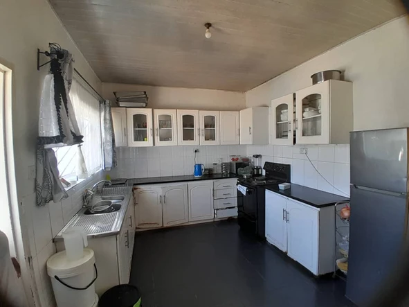 4 Bedroom Flat & Apartment