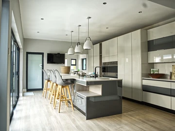 5 Bedroom House